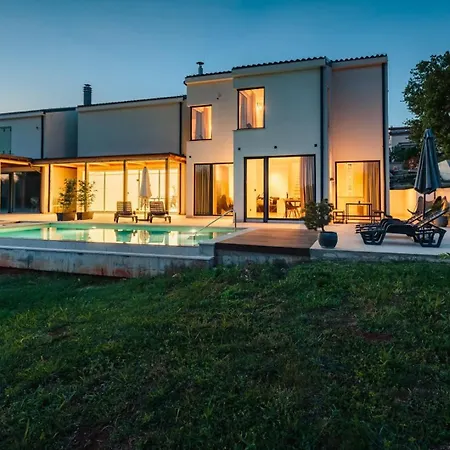 Sunset - With Private Pool, Squash Coart And Table Tennis Willa *