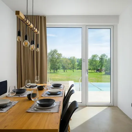 Sunset - With Private Pool, Squash Coart And Table Tennis Willa *