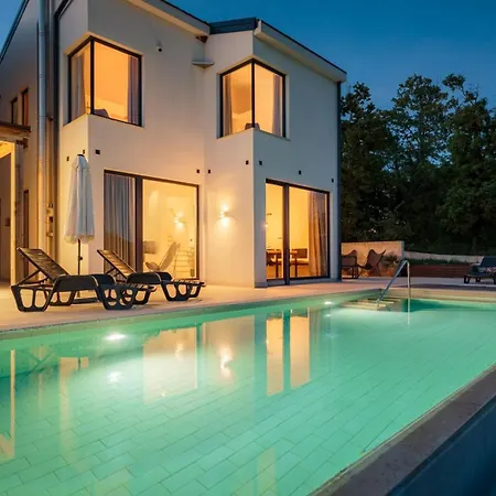 Sunset - With Private Pool, Squash Coart And Table Tennis Willa