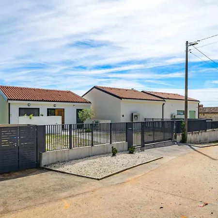 Willa Sunset - With Private Pool, Squash Coart And Table Tennis *