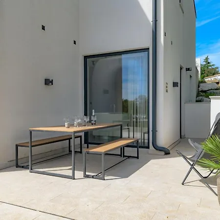 Willa Sunset - With Private Pool, Squash Coart And Table Tennis Fuškulin