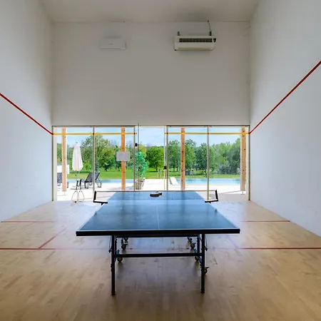 Sunset - With Private Pool, Squash Coart And Table Tennis *