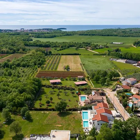 Sunset - With Private Pool, Squash Coart And Table Tennis
