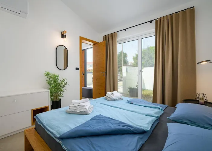 Sunset - With Private Pool, Squash Coart And Table Tennis Vila *