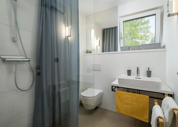 Sunset - With Private Pool, Squash Coart And Table Tennis *