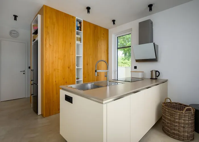 Sunset - With Private Pool, Squash Coart And Table Tennis