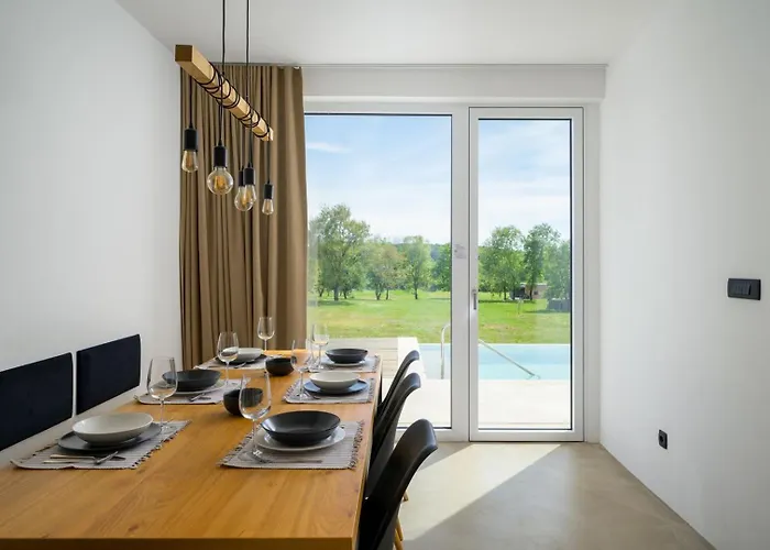 Sunset - With Private Pool, Squash Coart And Table Tennis 빌라 *