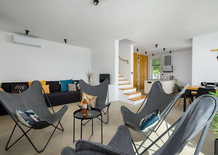 Sunset - With Private Pool, Squash Coart And Table Tennis 빌라