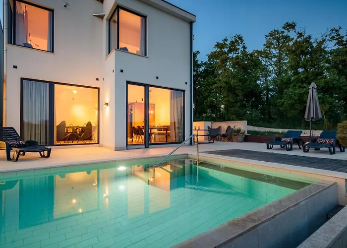 Sunset - With Private Pool, Squash Coart And Table Tennis Vila *