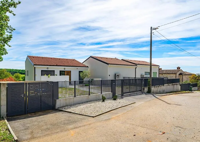 Vila Sunset - With Private Pool, Squash Coart And Table Tennis *