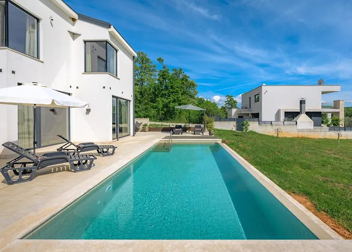 Sunset - With Private Pool, Squash Coart And Table Tennis 빌라 Fuškulin