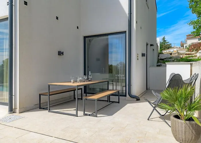 Vila Sunset - With Private Pool, Squash Coart And Table Tennis Fuškulin