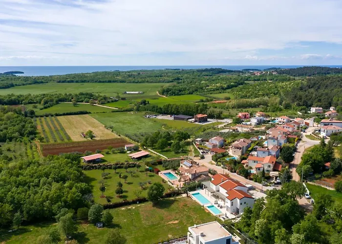 Sunset - With Private Pool, Squash Coart And Table Tennis * Fuškulin
