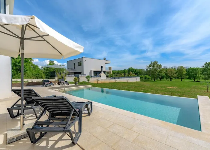 Sunset - With Private Pool, Squash Coart And Table Tennis 빌라