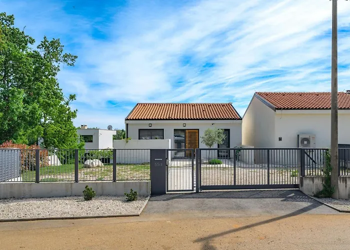 Vila Sunset - With Private Pool, Squash Coart And Table Tennis