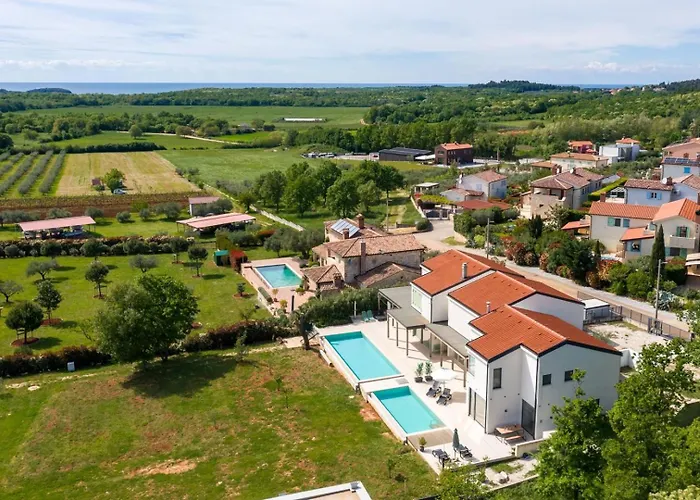 Vila Sunset - With Private Pool, Squash Coart And Table Tennis Fuškulin
