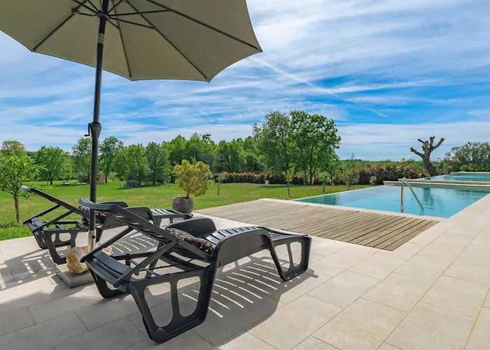 Sunset - With Private Pool, Squash Coart And Table Tennis 빌라 Fuškulin