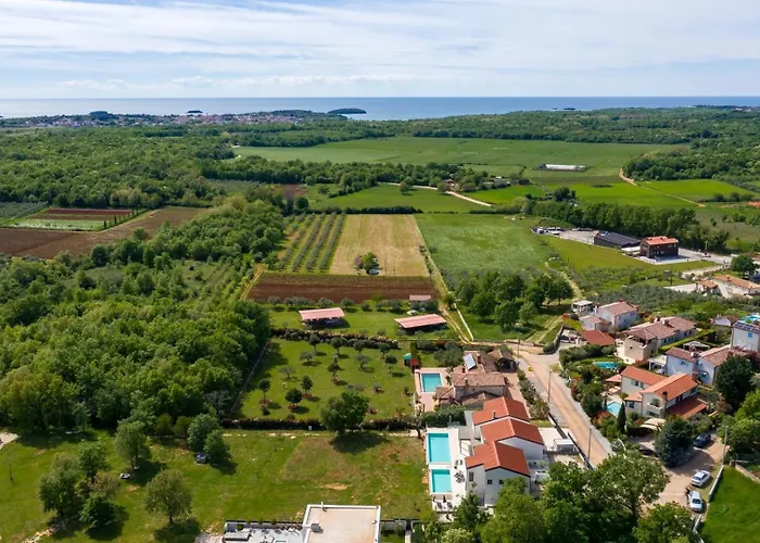 Sunset - With Private Pool, Squash Coart And Table Tennis