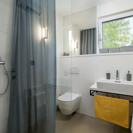 Sunset - With Private Pool, Squash Coart And Table Tennis *