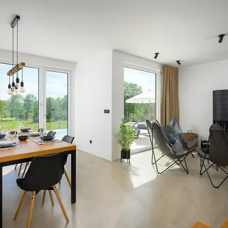 Βίλα Sunset - With Private Pool, Squash Coart And Table Tennis