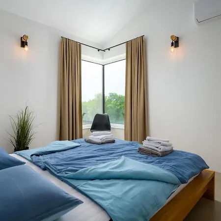 Βίλα Sunset - With Private Pool, Squash Coart And Table Tennis *