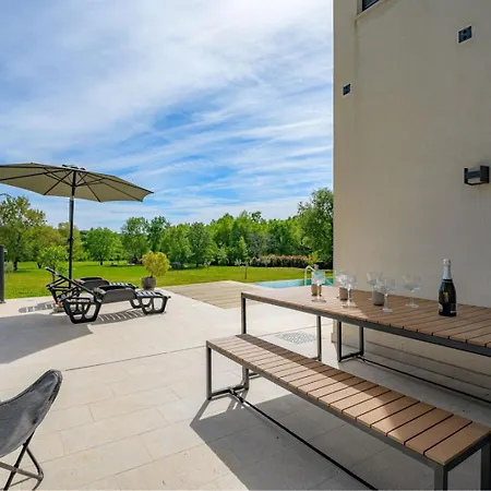 Sunset - With Private Pool, Squash Coart And Table Tennis Βίλα Fuškulin