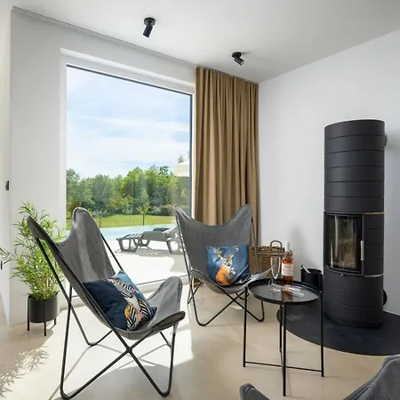 Sunset - With Private Pool, Squash Coart And Table Tennis Βίλα