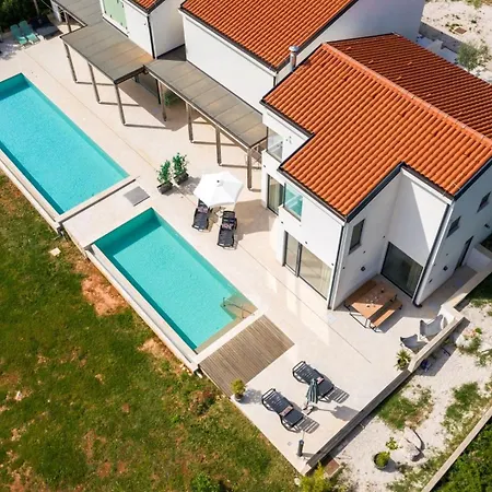 Sunset - With Private Pool, Squash Coart And Table Tennis Βίλα