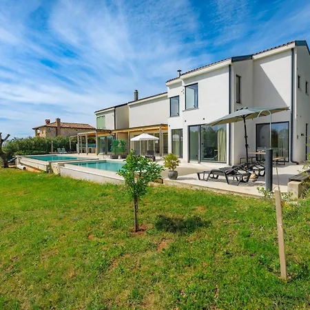 Βίλα Sunset - With Private Pool, Squash Coart And Table Tennis